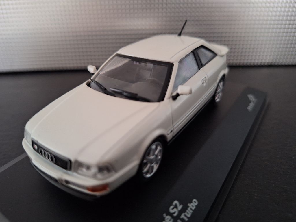 Audi Coupé S2 1992 Schaal 1:43