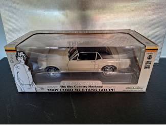 Auto's Lincoln Continental Mark V Schaal 1:18