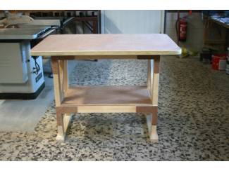 Werkbanken Stevige houten Werkbanken – werktafels - inpaktafel – tafels