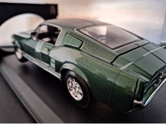 Auto's Ford Mustang GTA Fastback 1967 Schaal 1:18