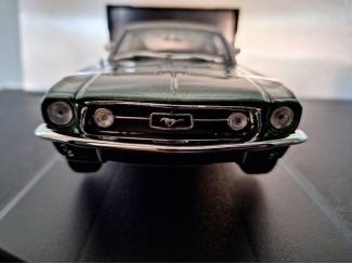 Auto's Ford Mustang GTA Fastback 1967 Schaal 1:18