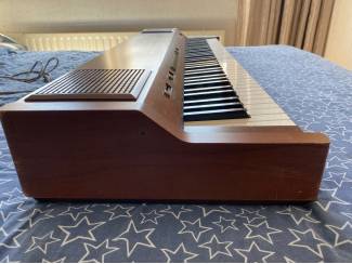 Piano's Yamaha Clavinova YP-40