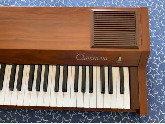 Piano's Yamaha Clavinova YP-40