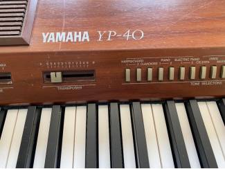Piano's Yamaha Clavinova YP-40