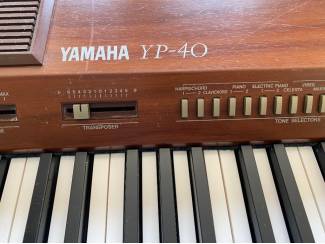 Piano's Yamaha Clavinova YP-40