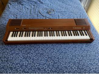 Piano's Yamaha Clavinova YP-40