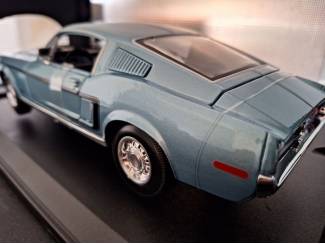 Auto's Ford Mustang GT Cobra 1968 Schaal 1:18