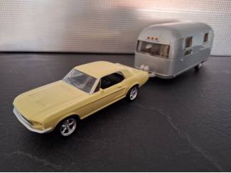 Ford Mustang + Airstream Caravan Schaal 1:43