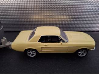 Auto's Ford Mustang + Airstream Caravan Schaal 1:43