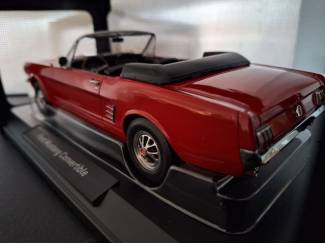 Auto's Ford Mustang Convertible 1966 Schaal 1:18