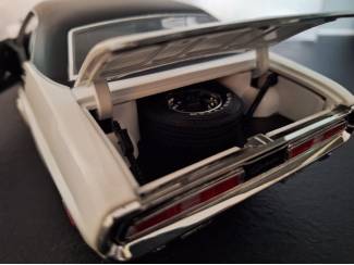 Auto's Dodge Challenger R/T 1971 Schaal 1:18