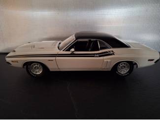 Auto's Dodge Challenger R/T 1971 Schaal 1:18