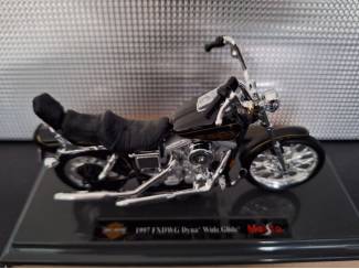 Tweewielers Harley-Davidson FXDWG Dyna Wide Glide 1997 Schaal 1:18