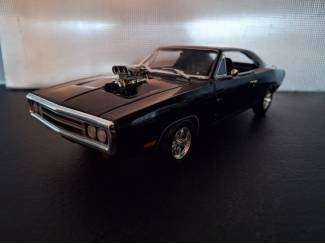 Auto's Dodge Charger With Blown Engine 1970 Schaal 1:18