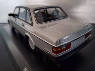 Auto's Volvo 240 GL 1986 Schaal 1:18