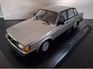 Auto's Volvo 240 GL 1986 Schaal 1:18