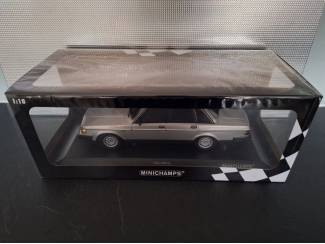 Auto's Volvo 240 GL 1986 Schaal 1:18