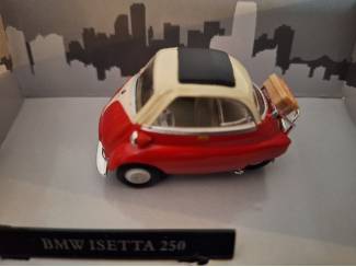 Auto's BMW Isetta 250 met koffer Schaal 1:43