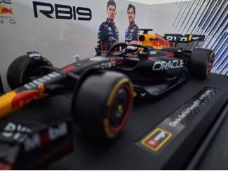 Formule 1 Red Bull RB19 #1 Max Verstappen  2023 Qatar Schaal 1:18