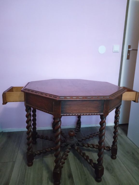 Antieke tafel