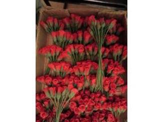 Limburg 80 kleine rode decoratie roosjes van ongeveer 10 cm