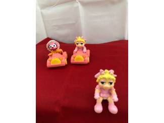 Poppetjes en Figuurtjes Muppets Miss Piggy en Animal in autootjes set