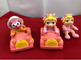 Poppetjes en Figuurtjes Muppets Miss Piggy en Animal in autootjes set