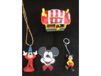 Disney Mickey Mouse sleutelhanger  tram streetcar , gel, shampoo figuur