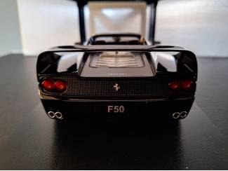 Auto's Ferrari F50 Hard Top 1995 Schaal 1:18