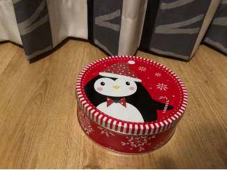 Blikken Koektrommel kerst pingu&iuml;n koek trommel leeg rood zwart wit