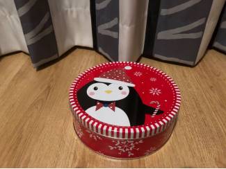 Blikken Koektrommel kerst pingu&iuml;n koek trommel leeg rood zwart wit