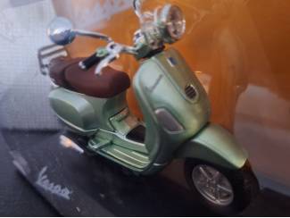 Vespa LXV 2014 Schaal 1:18