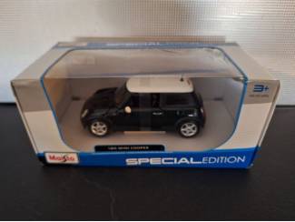 Auto's Mini Cooper Donker groen Schaal 1:24