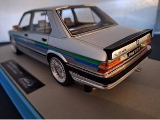 Auto's BMW Alpina B10 3.5 Zilver Schaal 1:18