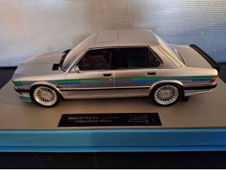 Auto's BMW Alpina B10 3.5 Zilver Schaal 1:18