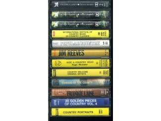 Cassettebandjes 12 verschillende COUNTRY cassettes in WITTE BOX ZGAN