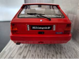Auto's Lancia Delta HF Integrale Schaal 1:18