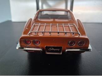 Auto's Chevrolet Corvette C3 Hard Top 1972 Orange Schaal 1:18