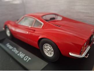 Auto's Ferrari Dino 246 GT 1969 Schaal 1:18