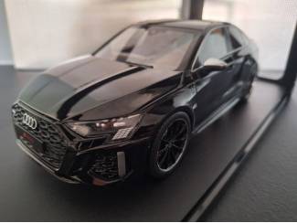 Audi RS3 Limousine zwart Schaal 1:18