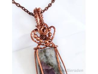 Kettinghangers Hanger met robijn