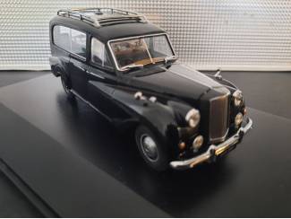 Begrafenisauto Austin Sheerline Hearse 125 zwart Schaal 1:43