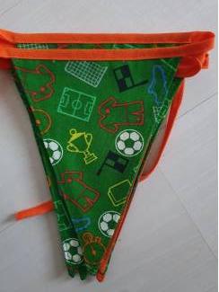 Kinderkamer | Inrichting en Decoratie STOFFEN VOETBALVLAGGETJES
