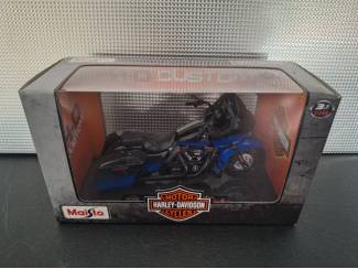 Tweewielers Harley-Davidson CVO Road Glide blauw-zwart Schaal 1:18