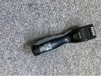 Haarverzorging Remington - tondeuse + lader en met kam en schaartje -
