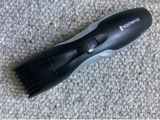 Haarverzorging Remington - tondeuse + lader en met kam en schaartje -