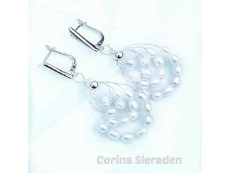 Oorbellen Zilveren oorstekers met zoetwaterparels