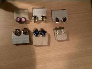 Oorbellen Zes paar clip oorbellen diverse kleuren en soorten oud