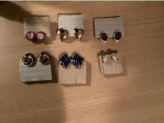Oorbellen Zes paar clip oorbellen diverse kleuren en soorten oud