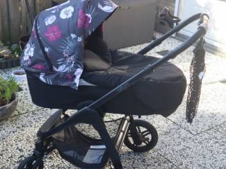 Hauck Saturn Kinderwagen-Wild Blooms Black